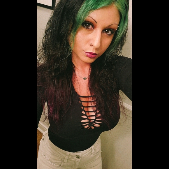 💜🖤💚 Shop my fabulous, ever growing closet! 💜🖤💚 - Picture 5 of 10